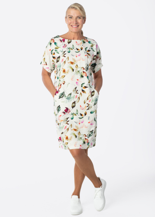 Hansmark kleita Hesti