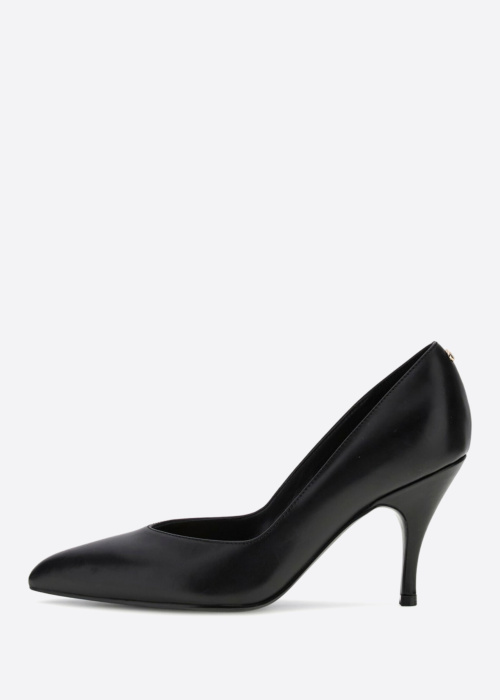 Guess slēgtas kurpes Tango