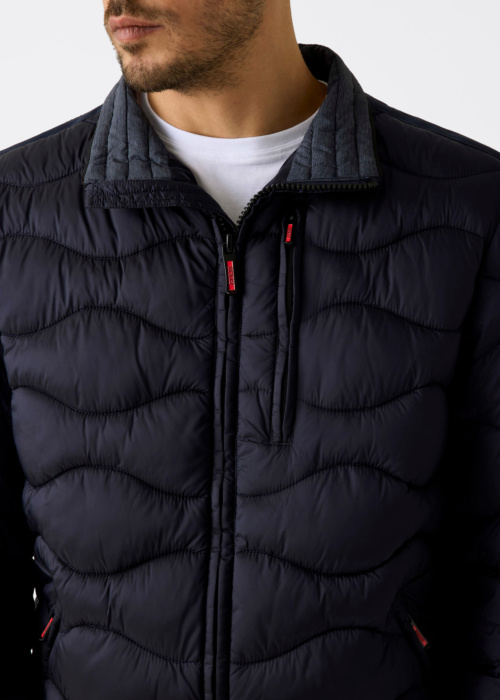 Guess pavasara-rudens virsjaka Quilted