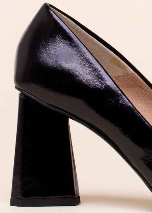 Bullboxer slēgtas kurpes