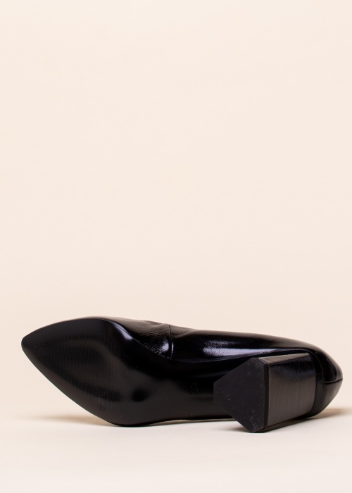 Bullboxer slēgtas kurpes