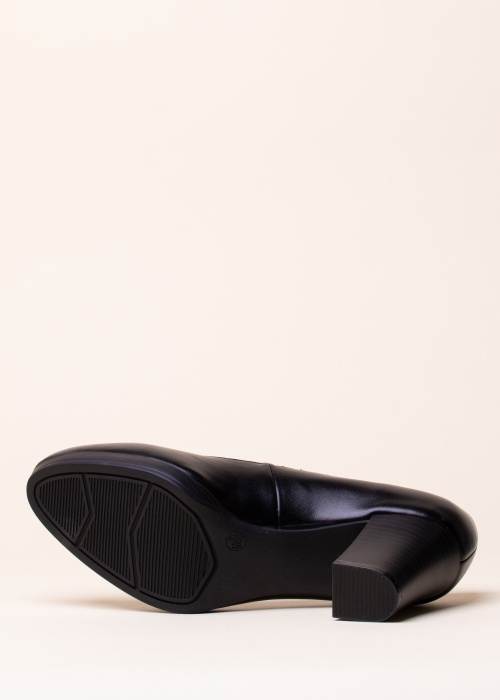 Jana slēgtas kurpes