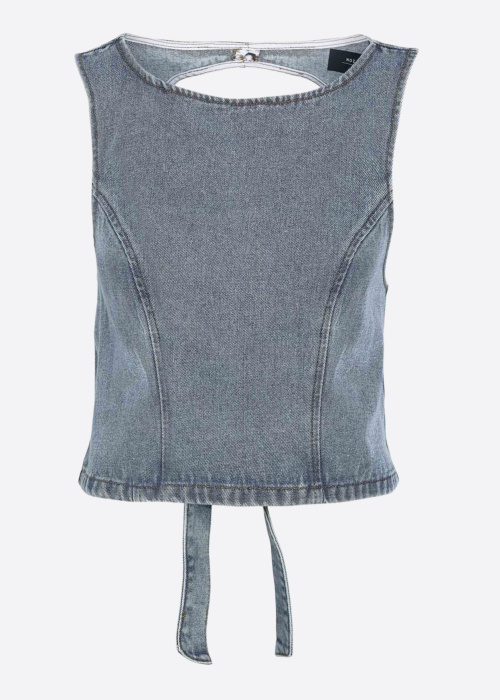 Noisy May tops Vicka