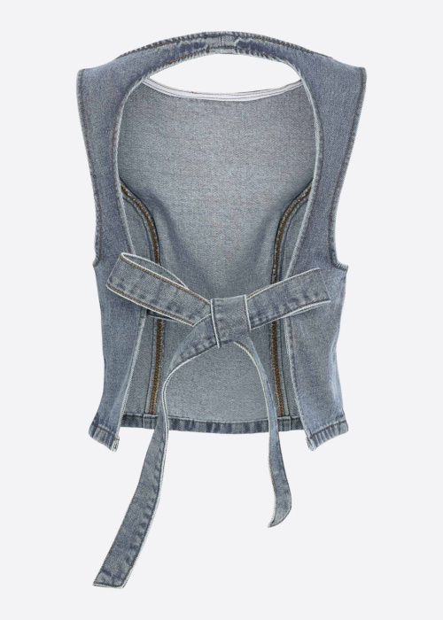 Noisy May tops Vicka