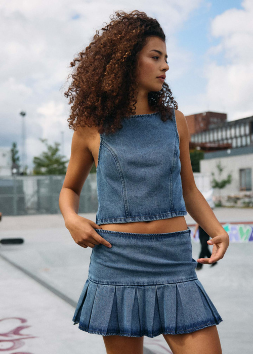 Noisy May tops Vicka