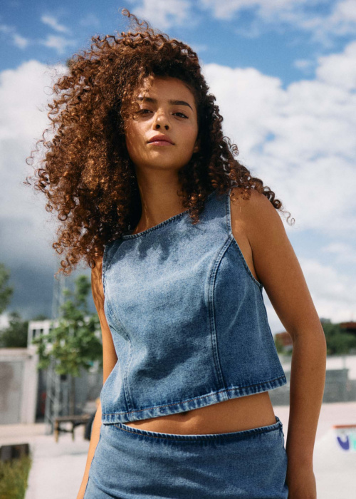 Noisy May tops Vicka