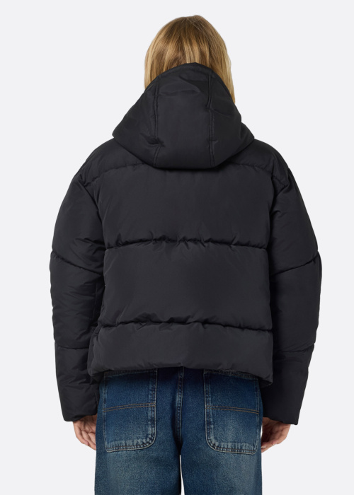 Noisy May Ziemas virsjaka Tenna