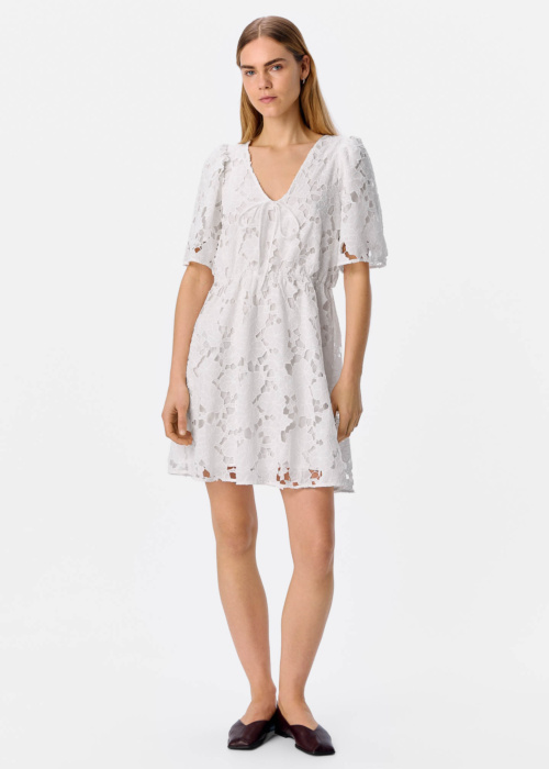 Object kleita Nellie