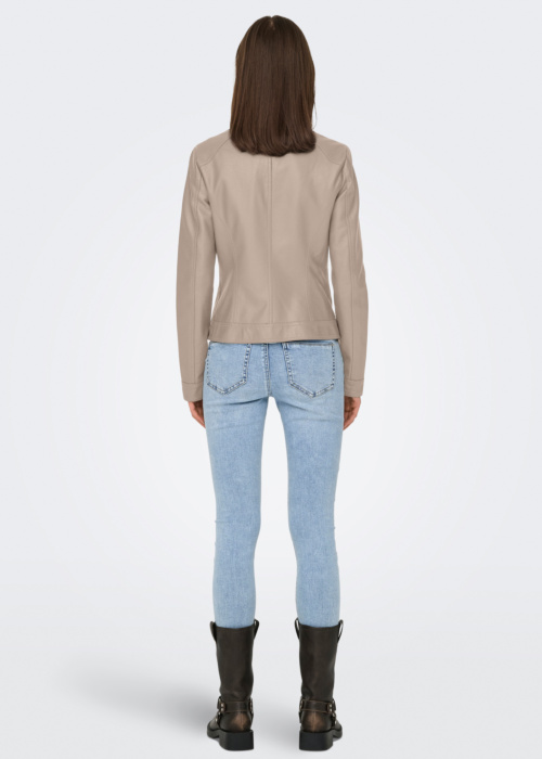 Only Īsā jaka Bandit