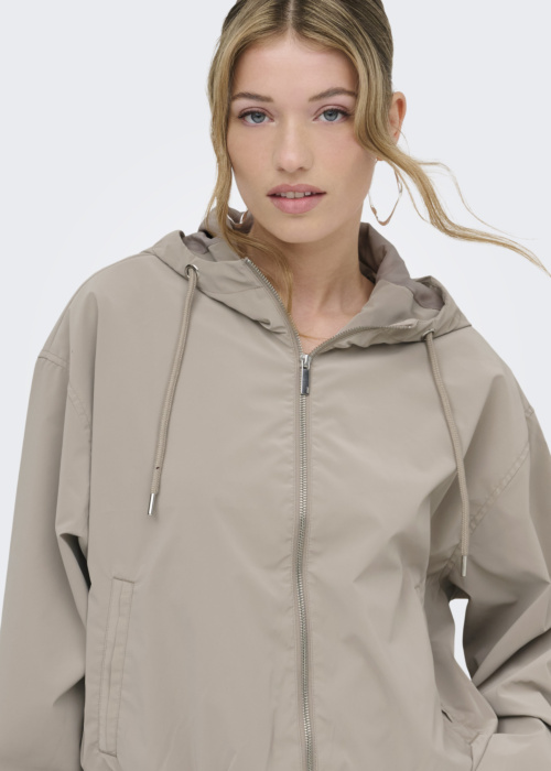 Only pavasara-rudens virsjaka Camille