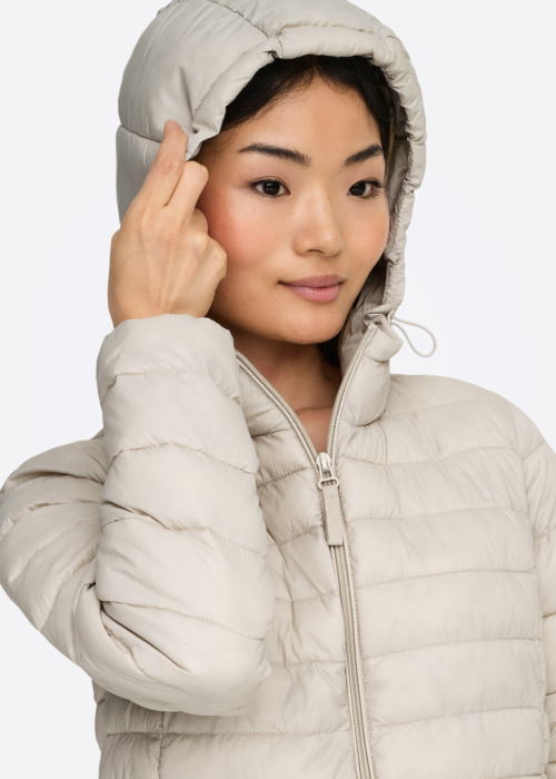 Only pavasara-rudens virsjaka Tahia