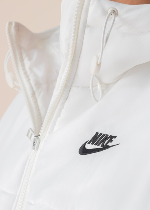 Nike Ziemas virsjaka