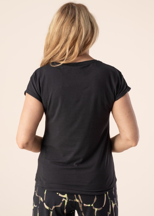 b.young T-krekls Pamila