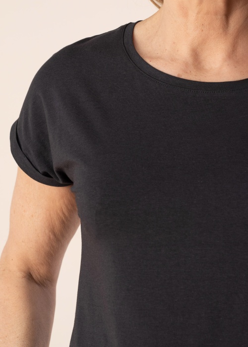 b.young T-krekls Pamila