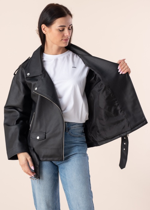 Noisy May Īsā jaka Paulina