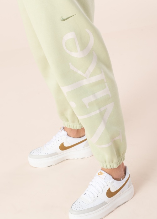 Nike sporta bikses Logotips