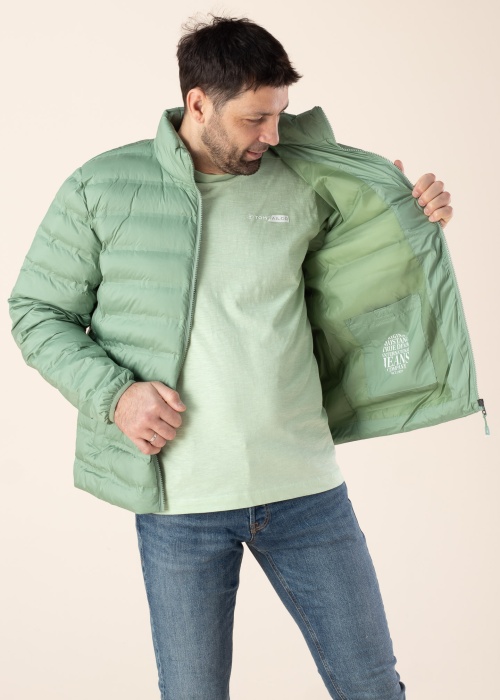 Mustang pavasara-rudens virsjaka Creston