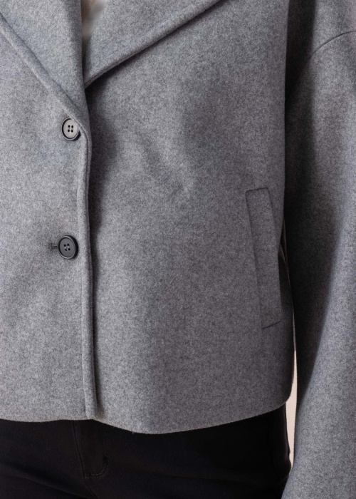 Noisy May jaka Halston