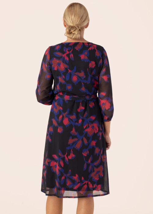 Hansmark kleita Neeva