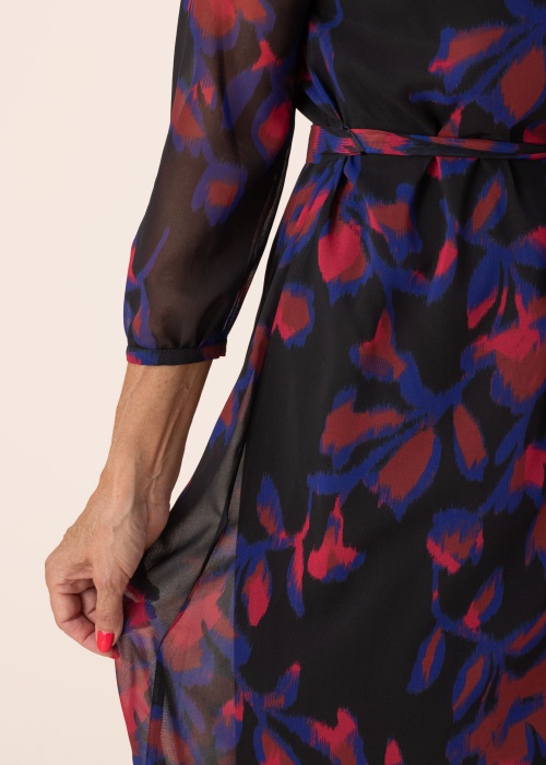 Hansmark kleita Neeva