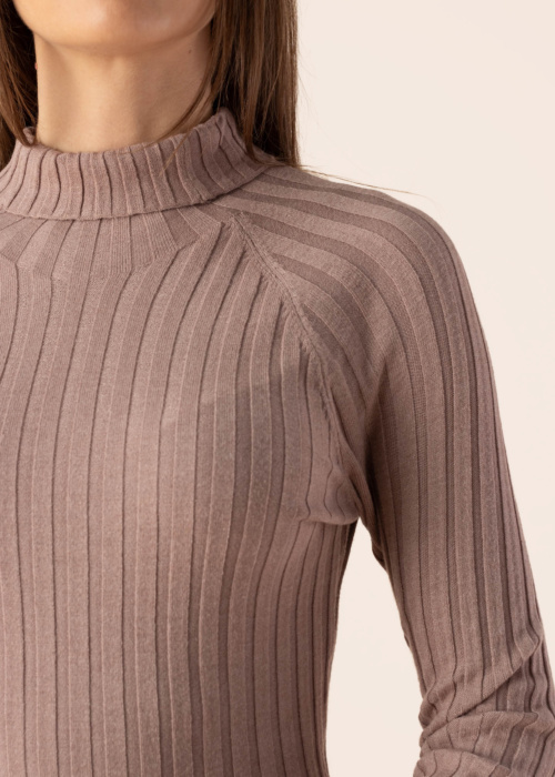 Diverse trikotāžas kleita Bejke