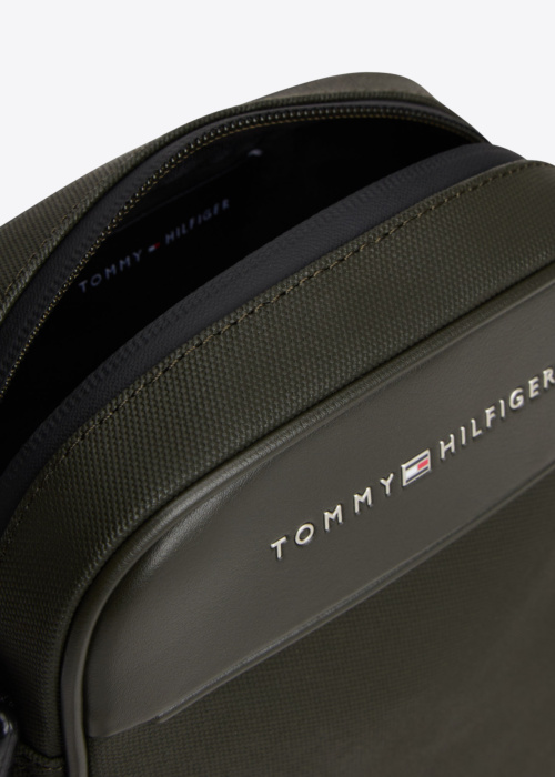 Tommy Hilfiger plecu soma Foundation