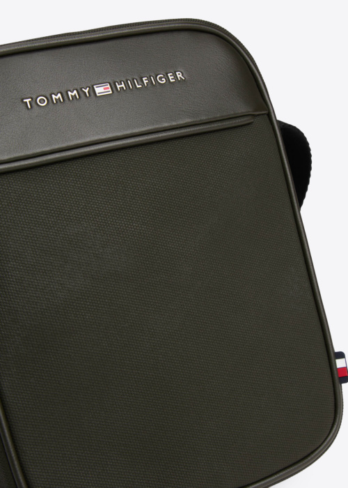 Tommy Hilfiger plecu soma Foundation