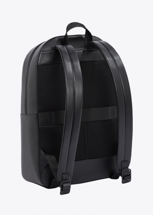 Tommy Hilfiger mugursoma Foundation