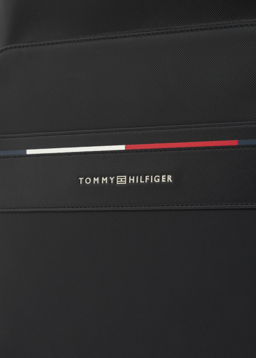 Tommy Hilfiger mugursoma Foundation