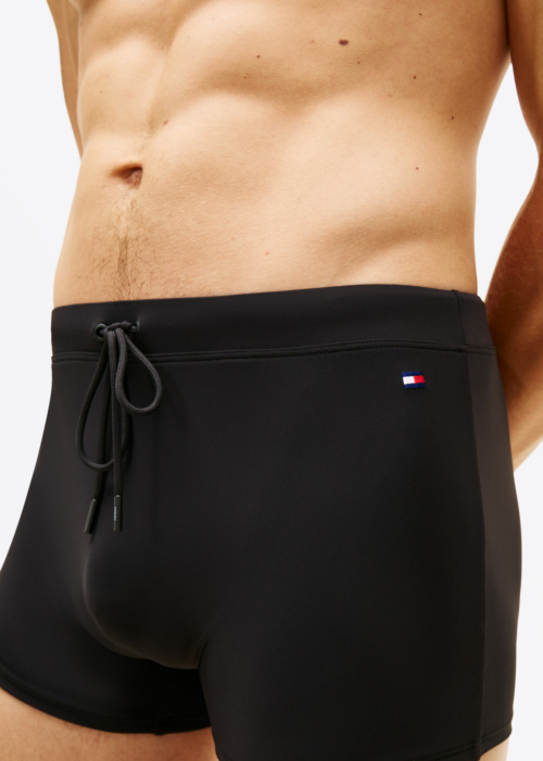 Tommy Hilfiger peldbikses