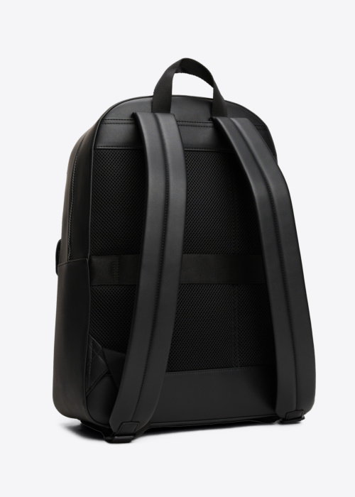 Tommy Hilfiger mugursoma Foundation