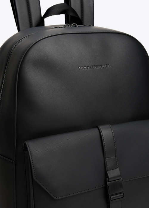 Tommy Hilfiger mugursoma Foundation