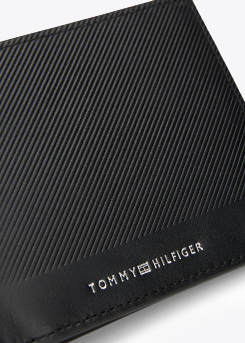 Tommy Hilfiger naudas maks Foundation