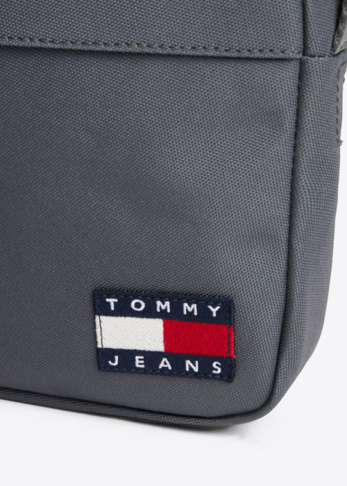 Tommy Jeans plecu soma Ess Daily
