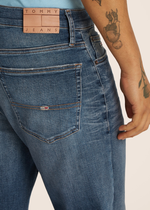 Джинсы Tommy Jeans