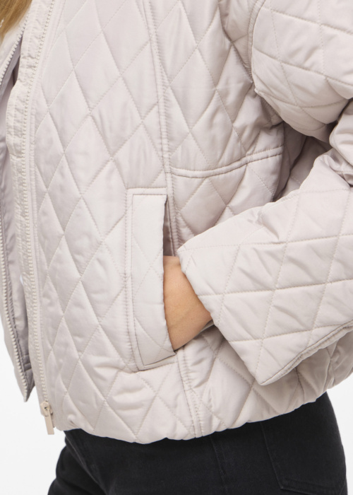 Vila pavasara-rudens virsjaka Tate