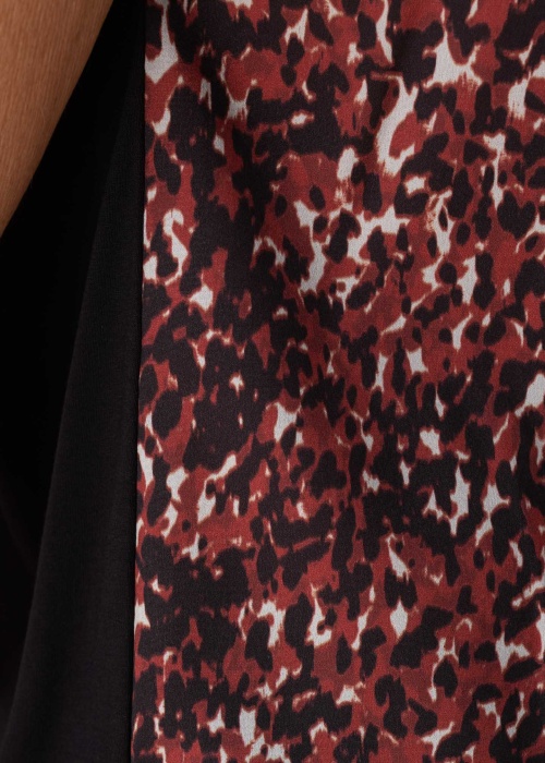 b.young blūze Panya Leo