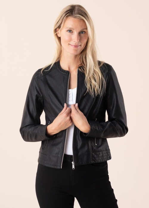 b.young Ādas jaka Acom