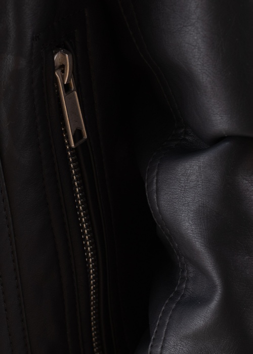 b.young Ādas jaka Acom