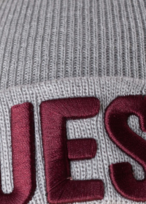 Весенне-осенняя шапка Guess