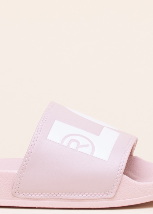 Levi's baseina iešļūcenes June L O