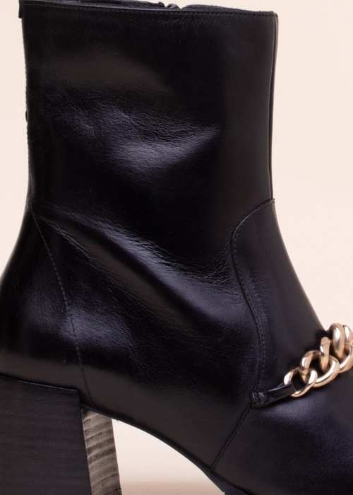 Lloyd ādas puszābaki