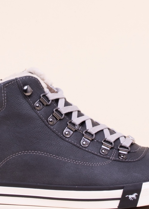 Тенниски Mustang