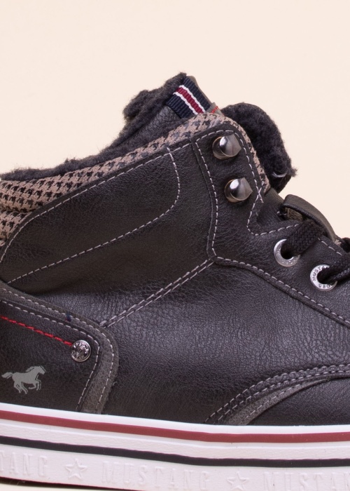 Тенниски Mustang