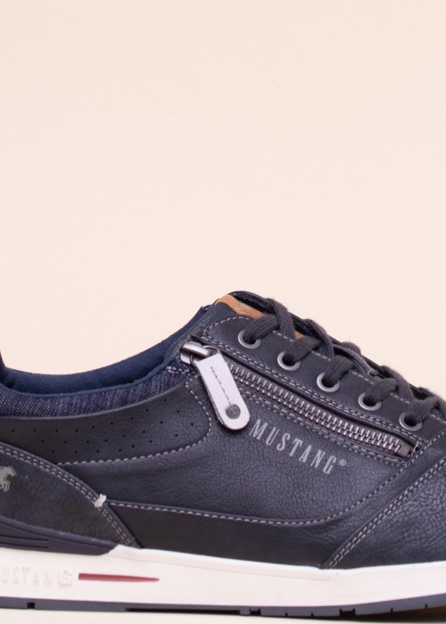 Кроссовки Mustang