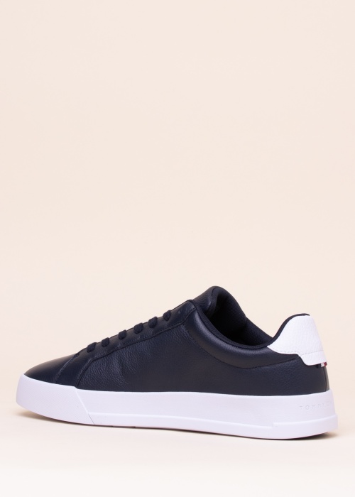 Tommy Hilfiger kedas