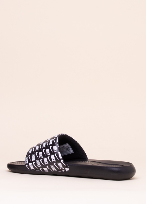 Nike iešļūcenes Victori One