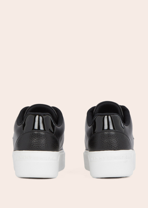 Tommy Hilfiger kedas