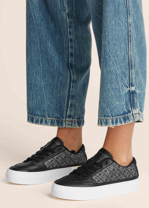 Tommy Hilfiger kedas