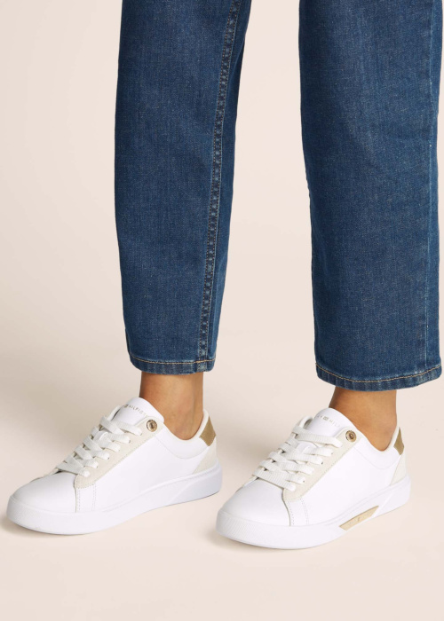 Tommy Hilfiger kedas